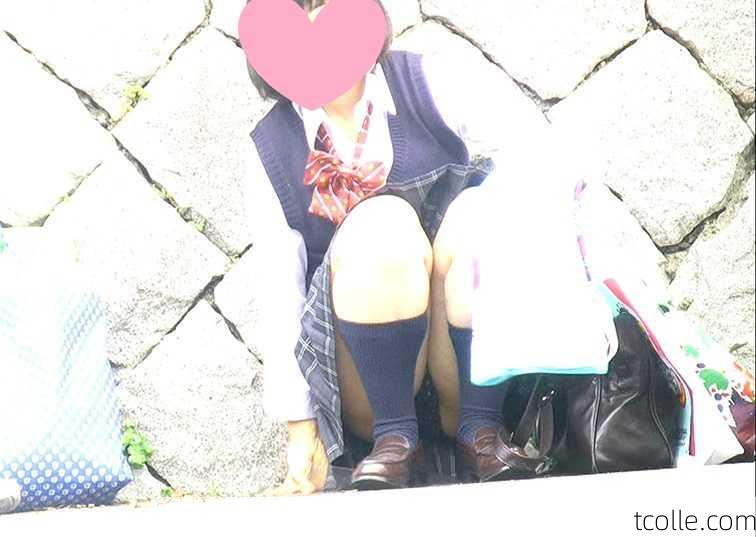  【再販】制服Kちゃん達の座りパンチラ