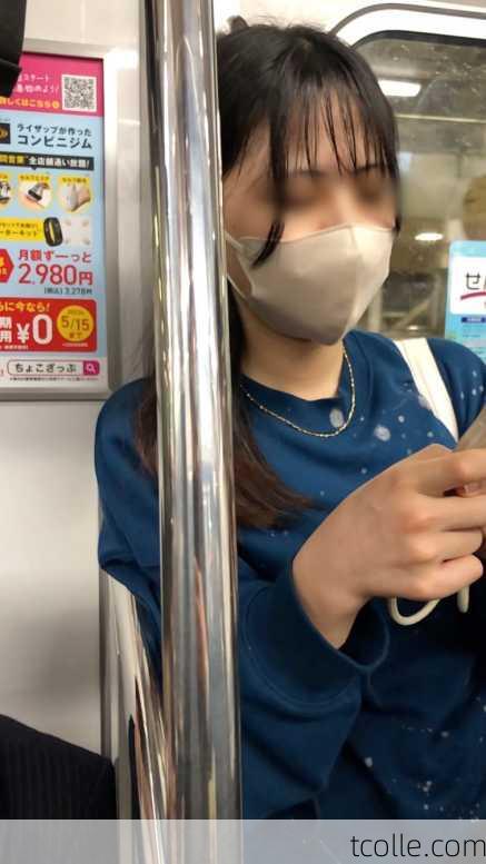  【すぐそこの眺め89_ちっぱいver】電車内で綺麗なＯＬを観察！